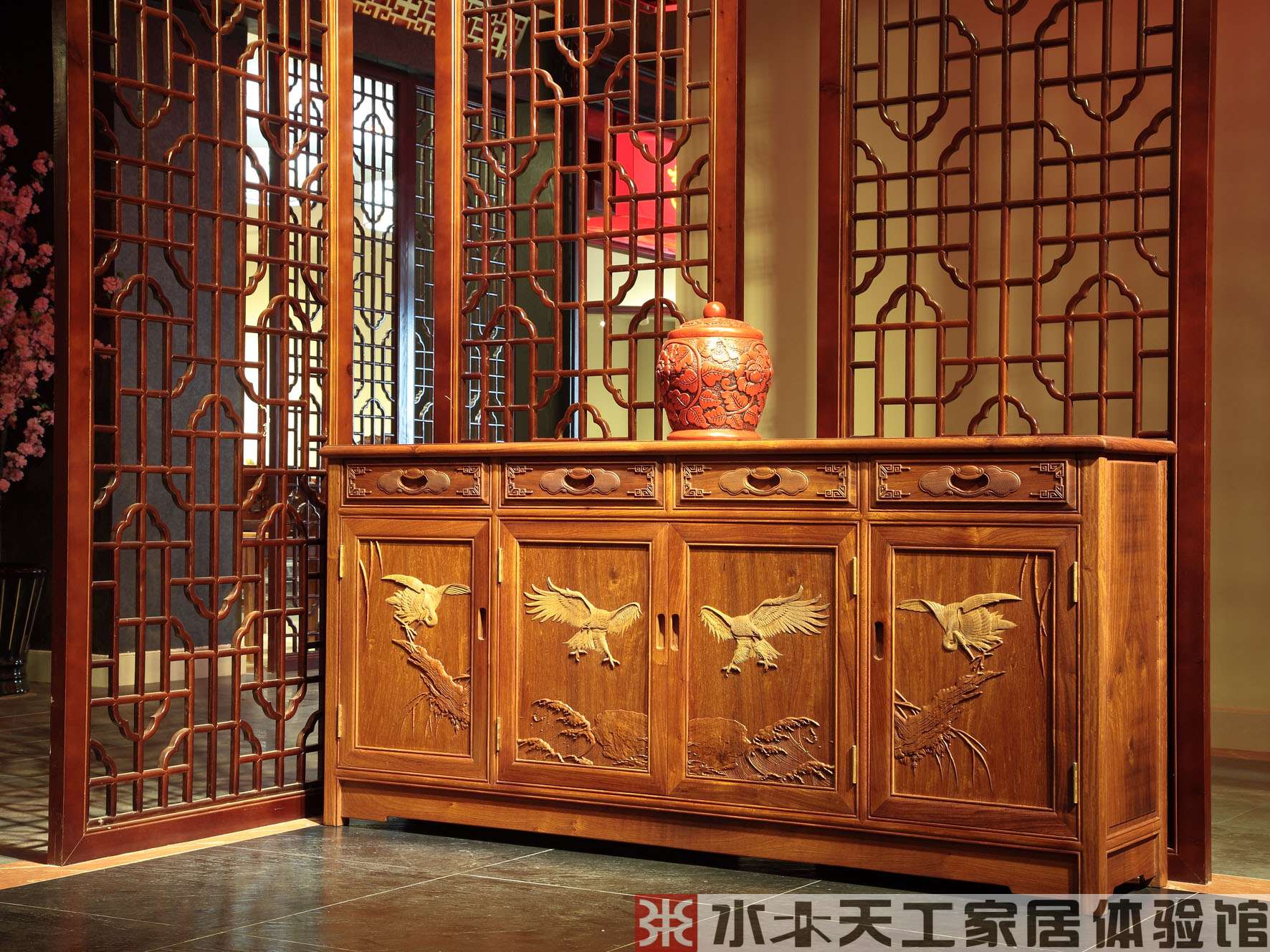 六合同春餐边柜